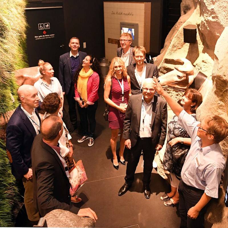 Menschengruppe bei der Exkursion ins Klimahaus Bremerhaven