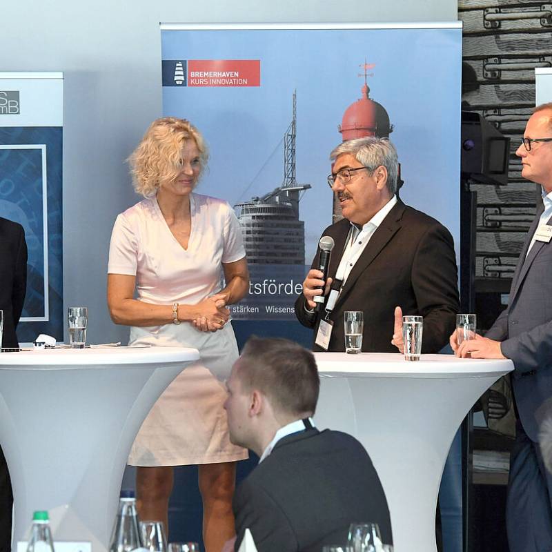 Begrüßungssprecher:innen um Bürgermeister Melf Grantz