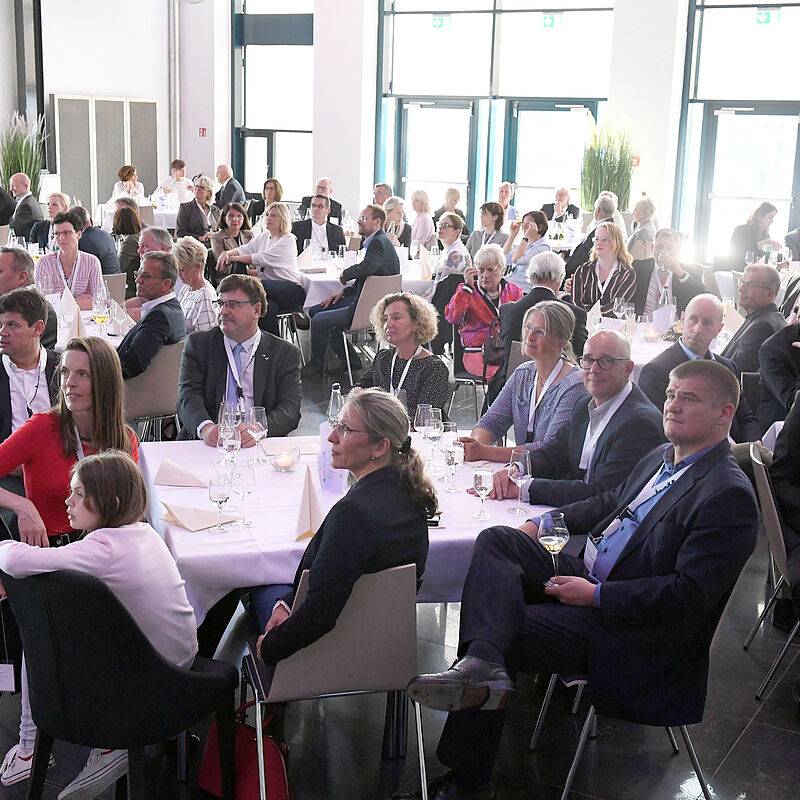 Blick auf die Zuschauerschaft der Vorträge